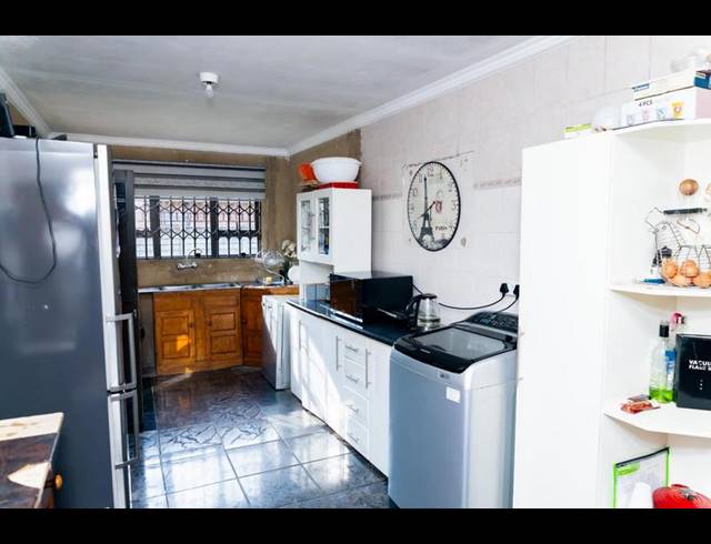 4 BEDROOM HOUSE FOR SALE IN VAN DYK PARK